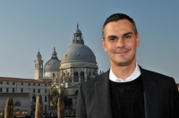 Massimiliano Gioni   有一種對(duì)“不著邊際”的狂熱追求