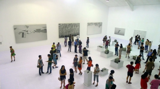 計(jì)洲個(gè)展 倒置的灰色景物