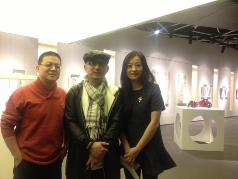 從左到右依次是藝術家李正、藝術家李九紅、建外樓下畫廊總監(jiān)蒲蒲
