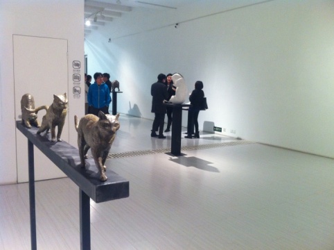 李鑫宇“雕塑日記”個展現(xiàn)場，經(jīng)歷二房東風(fēng)波后的玉蘭堂畫廊迎來了重新開放
