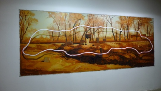 一樓小展廳，張慧帶來的大件繪畫作品
