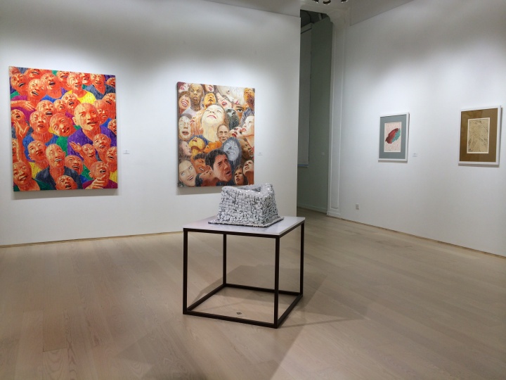 漢雅軒此時(shí)正在展出方力鈞個(gè)展，就在12月18日開(kāi)幕前兩天掀起了“丟畫風(fēng)波”
