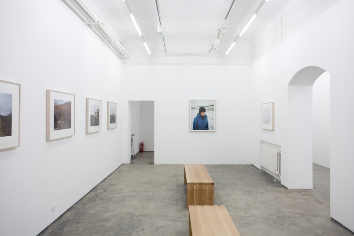 亦安畫廊擴(kuò)容裝修后首次開放，在一層舉行游莉個(gè)展
