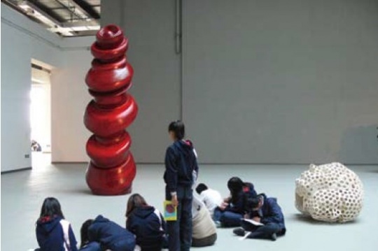 在兒童眼中，藝術(shù)是什么？ 2012 年托尼· 克拉格展覽現(xiàn)場(chǎng)。
