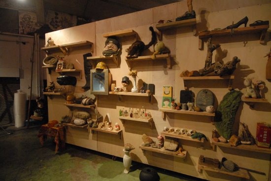2012臺(tái)北雙年展參展作品 葉偉立 《古董級(jí)垃圾研發(fā)公司》 圖片來源：網(wǎng)絡(luò)