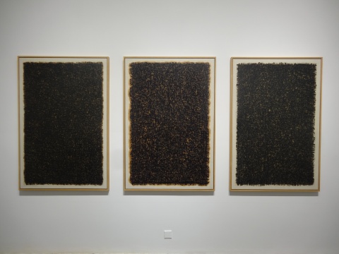 申凡創(chuàng)作于1995年的紙上油畫作品
