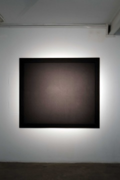 邵譯農(nóng)&慕辰  《東風(fēng)西風(fēng)》  歐式鏡框、黑色羊絨呢  160x140cm  2007
