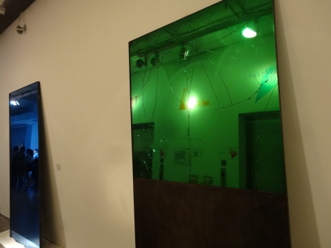 UNMASK為展覽量身定制的鏡子“裝飾中的修辭”
