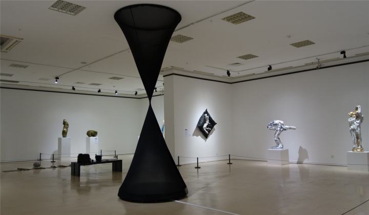 翼——中國雕塑學(xué)會青年推介計(jì)劃第二季巡展首站于7月26日在常熟美術(shù)館啟動
