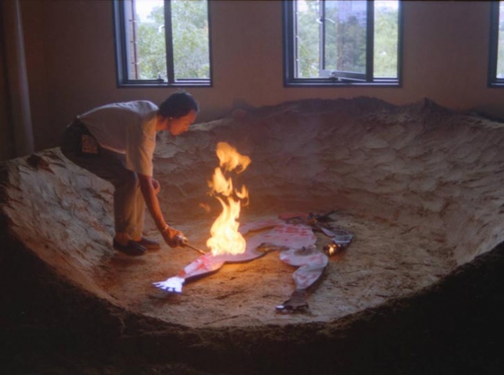 1994年，日本福岡美術(shù)館“第四屆亞洲美術(shù)展” ，作品《靈魂之祭》。
