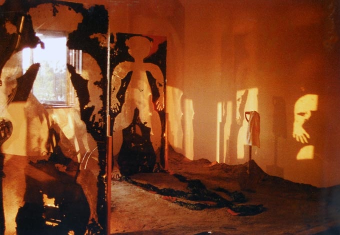 1994年，日本福岡美術(shù)館“第四屆亞洲美術(shù)展”，作品 《靈魂之祭》。
