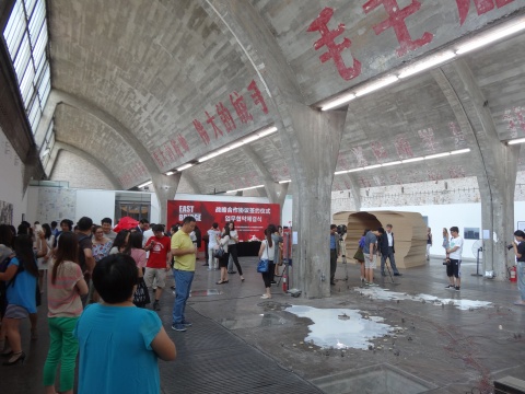 8月16日，798游人如織、摩肩接踵，這皆是因為許多頗有味道的展覽在這一天紛紛開幕
