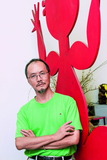 呂勝中
