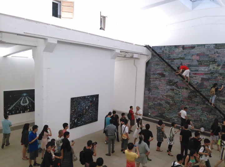 前阿拉里奧北京空間負(fù)責(zé)人金秀炫于2014年初正式加入798藝術(shù)區(qū)的白盒子藝術(shù)館，王慶松個(gè)展”同一個(gè)世界 同一個(gè)夢(mèng)想“是她在此策劃的的第一個(gè)展覽。
