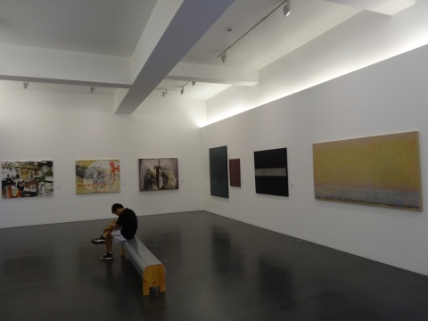 展廳內(nèi)的作品數(shù)量和類型都很豐富
