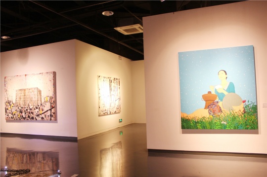 右邊：陳飛2012年作品《北方》。
