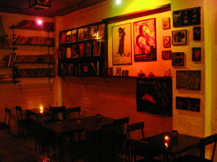 小酒館玉林店內(nèi)景
