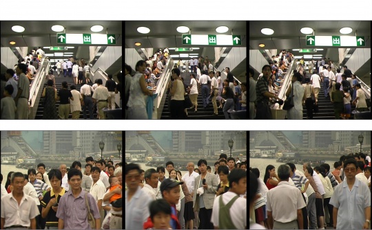 徐震（1977-）《喊》單頻道錄像，彩色有聲，4 分鐘，1998 年

 

藝術(shù)家在人流最集中的公共場合突然高聲叫喊，人群匆匆的驀然回首、驚奇疑惑，繼續(xù)麻木等等，都被拍攝下來，從而成就一件經(jīng)典的錄像作品。從個人創(chuàng)作到成立一系列的藝術(shù)機(jī)構(gòu)推動藝術(shù)生產(chǎn)的實現(xiàn)，徐震成就了獨特的挖掘與釋放年輕藝術(shù)能量的方式。
