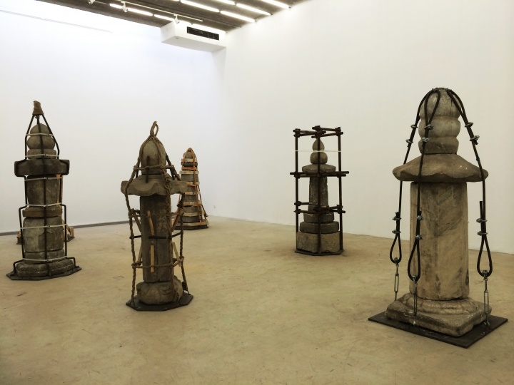 2014年趙趙在前波畫廊北京空間舉辦個展“不安”，展覽現(xiàn)場。
