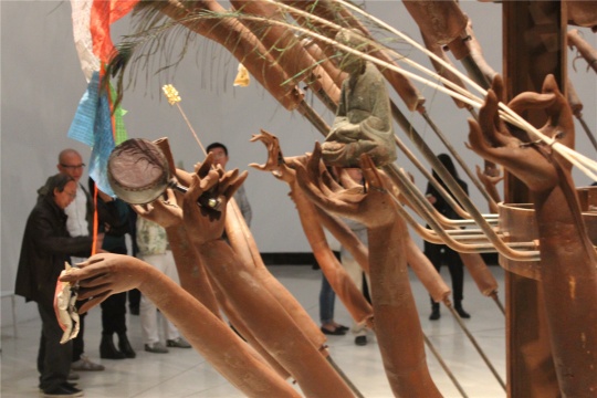 作品的解讀視角多元，或宗教、或哲學(xué)、或現(xiàn)成品利用等
