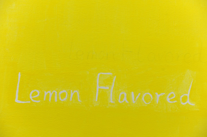 “Lemon Flavored”以虛線的形式書寫于作品紙上
