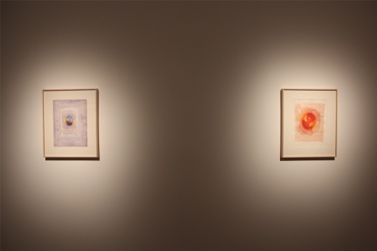 茹小凡1995年紙本水彩作品《藍(lán)色氣泡》和《紅色氣泡》
