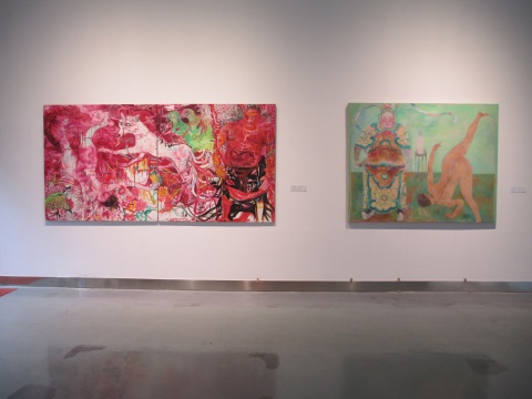 賈滌非作品《尷尬圖——天王、九尾狐、多頭鳥......》（左）與《尷尬圖——舞臺(tái)人物練習(xí)·2》（右）
