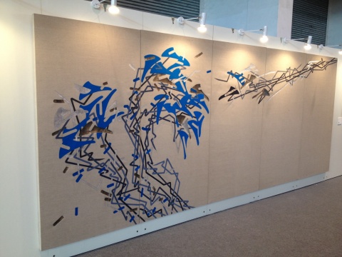 李颯2008年的作品《處于危險(xiǎn)中的灰色》
