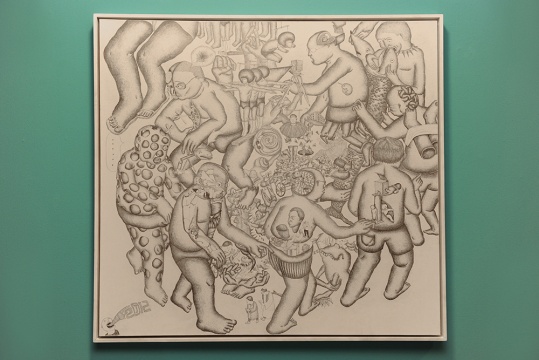 張婧用其直接平淡的鉛筆畫，將”不可能的規(guī)則“釋放在畫面之中，構(gòu)建出自我情感的宣泄
