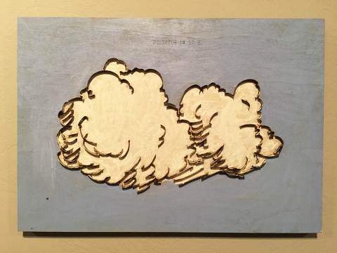 三無(wú)畫廊代理藝術(shù)家許家其 《云》  木版刀片  32x45cm  2014

許家其，1988年生于廣西，現(xiàn)生活在東莞長(zhǎng)安，刀模廠工人，《船》、《云》是他把電腦和手畫的景物在木板上做成刀模。
