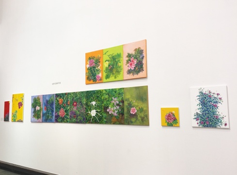  

茹創(chuàng)業(yè)  《花語(yǔ)系列》  布面丙烯  1243x670cm  2012

