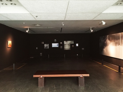 楊帆繪畫裝置作品《父親》，這組關(guān)于一位患有13年帕金森并做過(guò)3/4胃部切除手術(shù)的老者——楊延順，逝世前18個(gè)月前的視覺(jué)報(bào)告。
