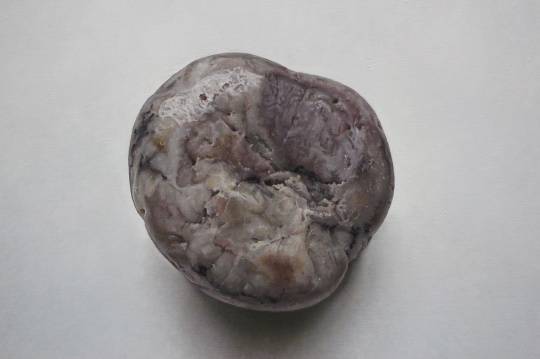 作品細(xì)節(jié)，一粒石頭被無限放大，見微知著
