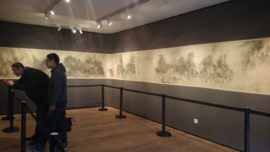 記錄2008年汶川地震災(zāi)害的絹本長卷軸《囙：千里江山》
