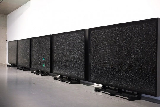 《天下——黑光系列》 布面油畫 300 x 15 x 200 cm  2014
