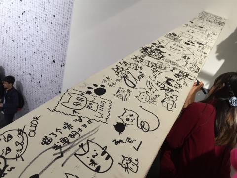 涂鴉區(qū)，有塊白色的墻面就是畫布
