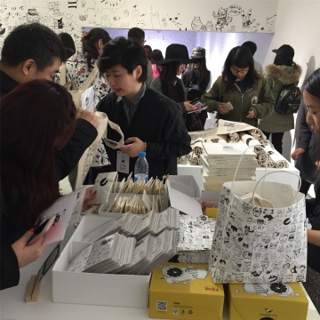 衍生品區(qū)，很便宜，也很棒

