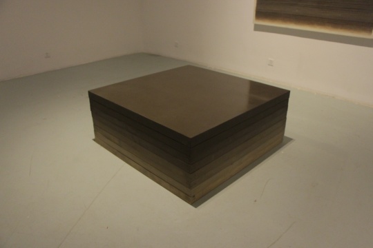 一層展廳 裝置作品著重于媒介材料的藝術(shù)潛在表現(xiàn)及手法
