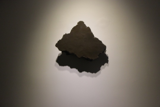《無(wú)題》 尺寸可變 灰塵 2015
