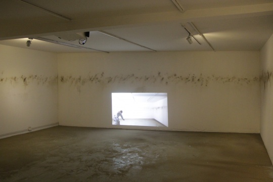 三層展廳 《地平線》200×150cm 錄像裝置 2015
