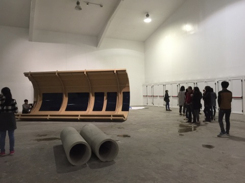 4月12日于當(dāng)代唐人藝術(shù)中心開幕的何岸大型個(gè)展“亞美尼亞”
