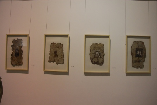 新創(chuàng)作的人物系列，工業(yè)時(shí)代背景下的男人、女人、親情、愛情。
