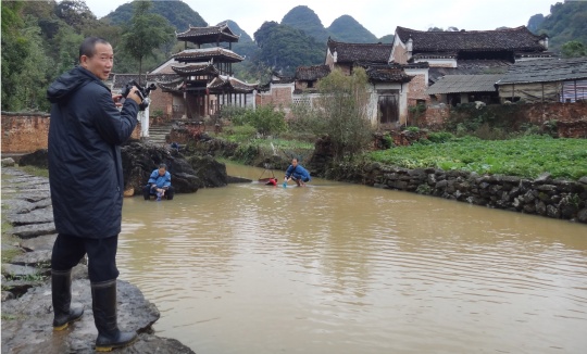 譚盾于其故鄉(xiāng)湖南少數(shù)民族女書的文化挖掘
