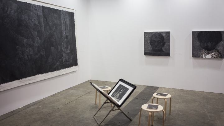 2014年5月，在香港巴塞爾藝博會呈現(xiàn)邱炯炯個展“癡”
