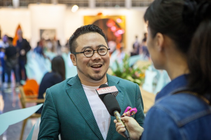 李孟夏接受媒體采訪
