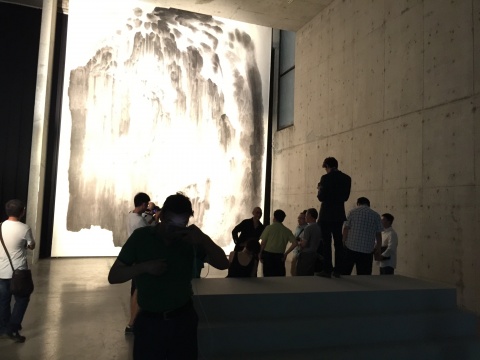 為展覽專門設計的觀展臺
