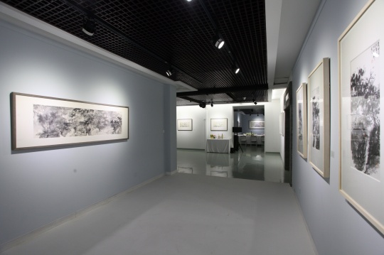 展覽現(xiàn)場的水墨作品
