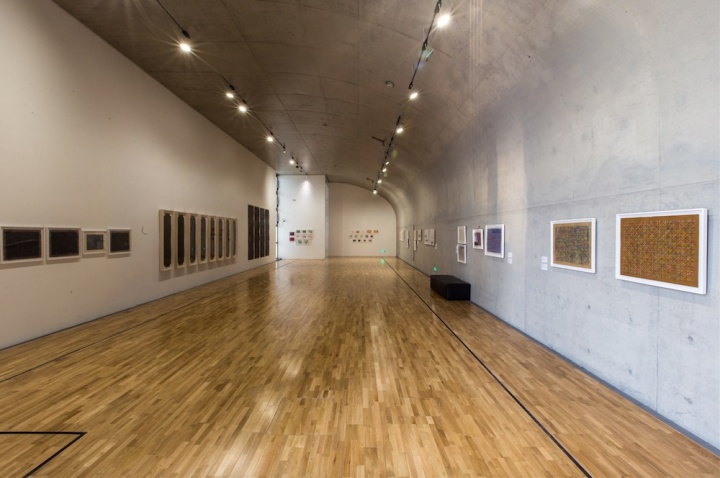 紙本的作品單獨陳列在這個展廳中，這些尺寸不大，極具手工感的作品相當迷人
