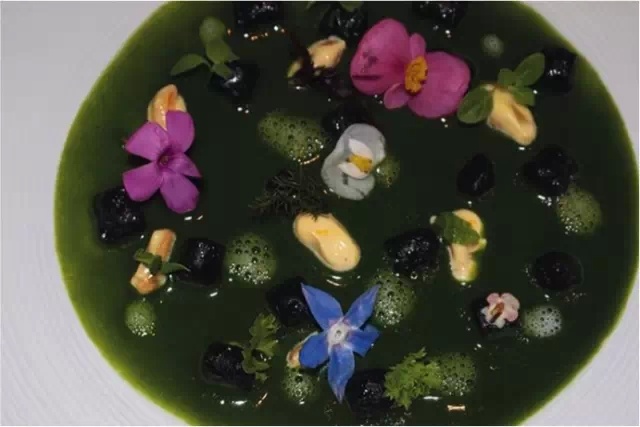 于爾根·特勒《Food No. 15，HotelIl Pellicano 2010》彩色印刷 182.9x274.3cm 2010
