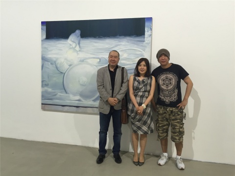 藝術家王易罡、付曉東與張博夫在作品前
